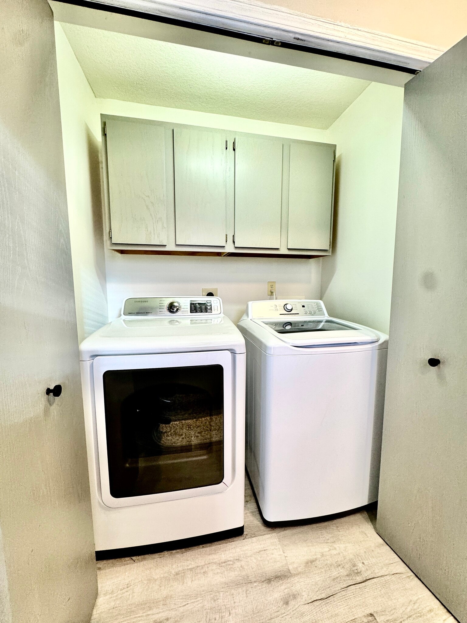 Washer and Dryer included - 107 N 200 E