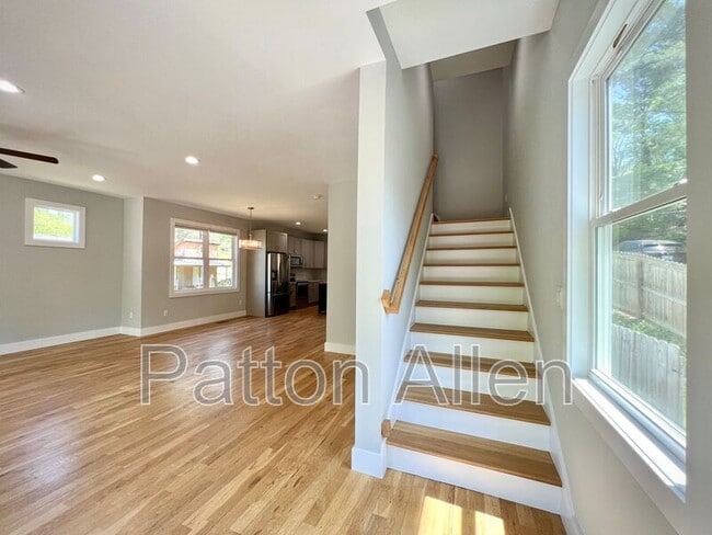 Building Photo - 308 London Rd