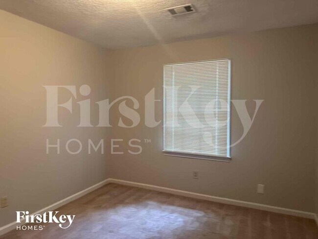 Building Photo - 1726 Hidden Acres Dr SW