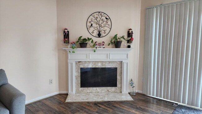 Primary Photo - Spacious 3 bedroom Condo near Northville d...