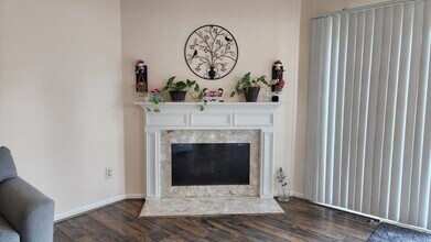 Building Photo - Spacious 3 bedroom Condo near Northville d...