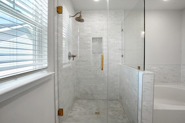 Building Photo - 25 Ashmont St