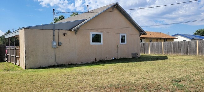Building Photo - UPDATED HOME IN NORTH CLOVIS