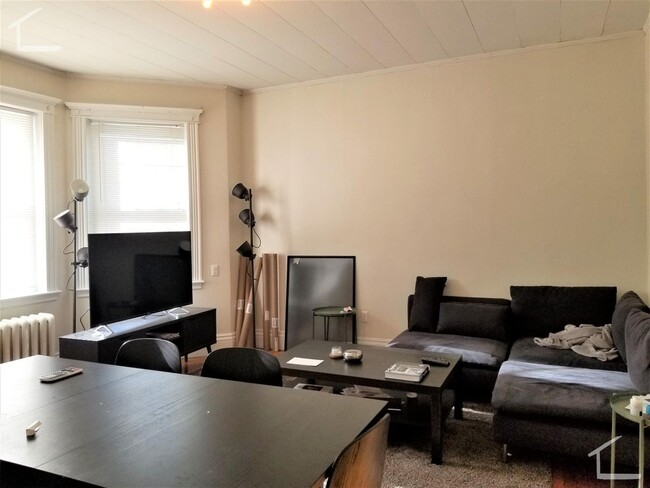 Building Photo - 9/1 Rare 3BR/2BA on Euston St in BU South ...