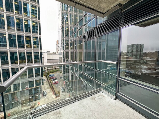 Building Photo - 1bd/1.5ba Bellevue Condo