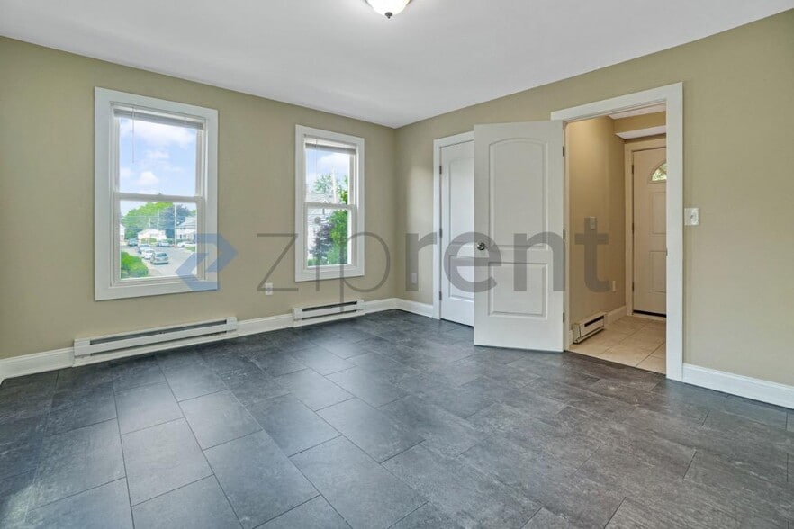 Building Photo - Unit 2