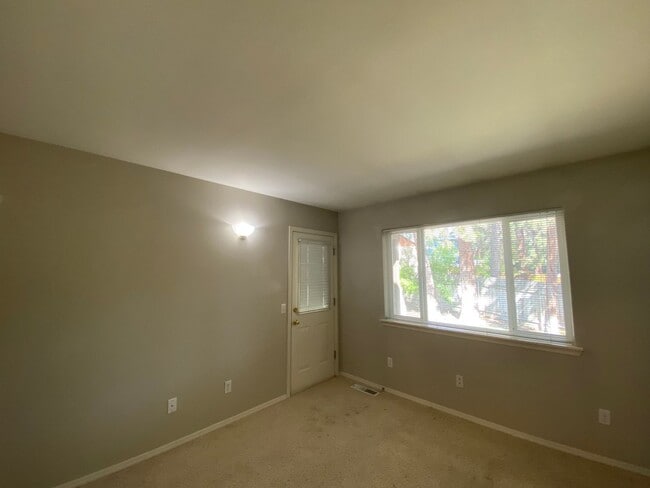 Building Photo - Spacious 2 Bedroom + office! Large yard!  ...