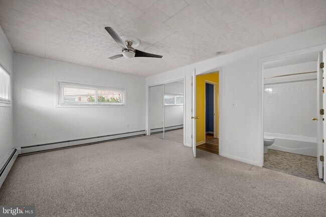 Building Photo - 47 Glenwood Ln