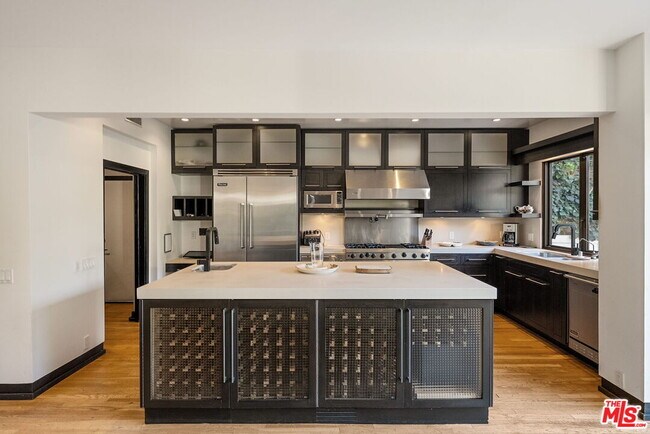 Building Photo - 215 S Anita Ave