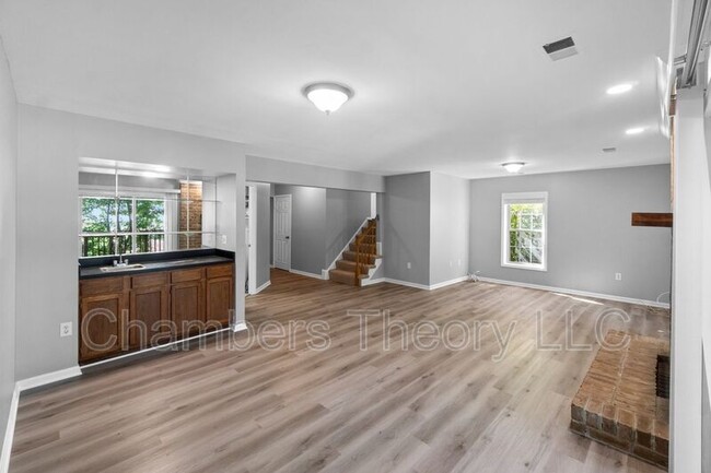 Building Photo - 2170 Kings Garden Way