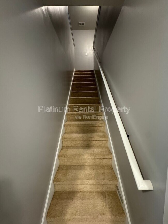 Building Photo - 5745 Woodside Crossing