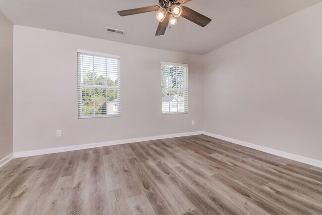 Building Photo - 127 Blakeford Dr