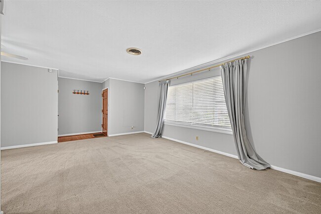 Building Photo - 10005 Hazelhurst Dr