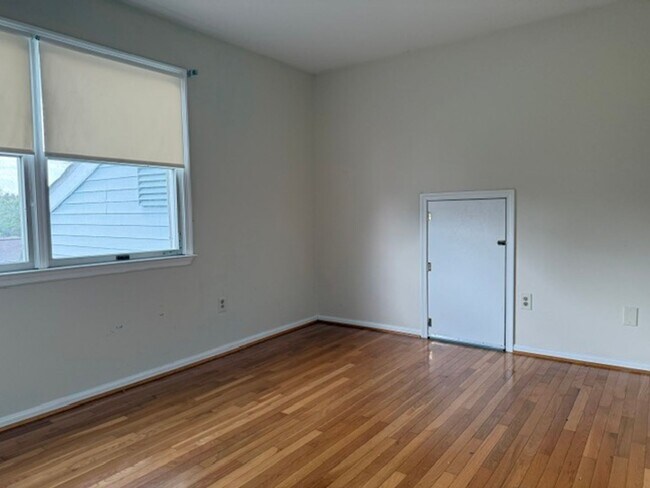 Building Photo - 2788 Pinewood Dr
