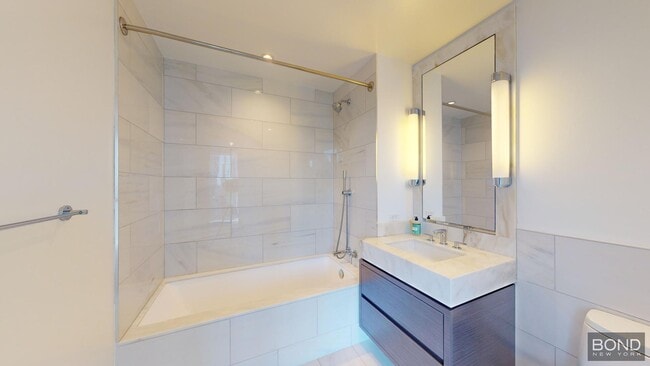Building Photo - 675 W 59th St
