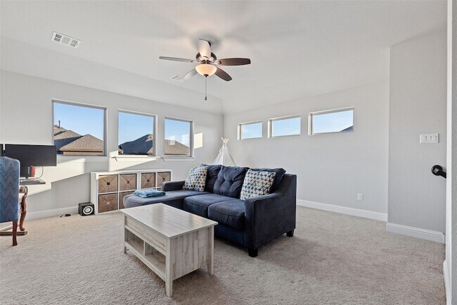 Building Photo - 2607 Rosebud Ln