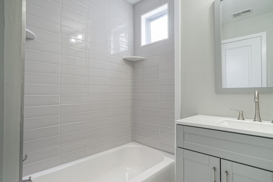 Building Photo - 1918 Pierce St