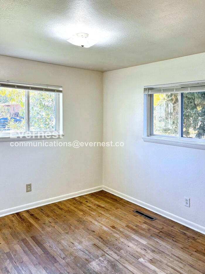 Building Photo - 1307 Castlerock Dr