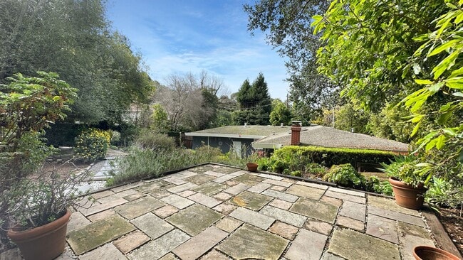 Building Photo - Light-Filled Home with Beautiful Garden & 2-Car Garage
