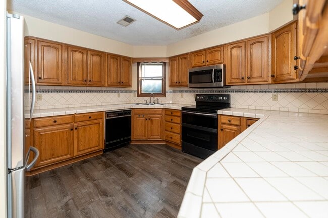 Building Photo - 5435 Kiowa Cir