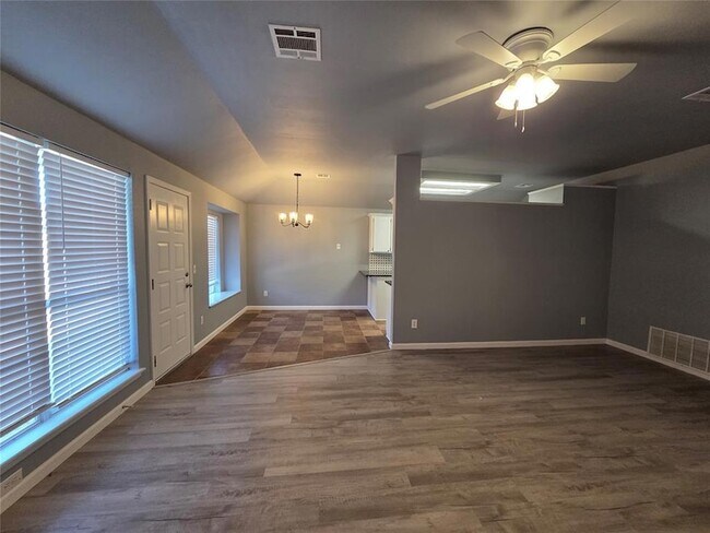 Building Photo - 9401 Buttonfield Ave