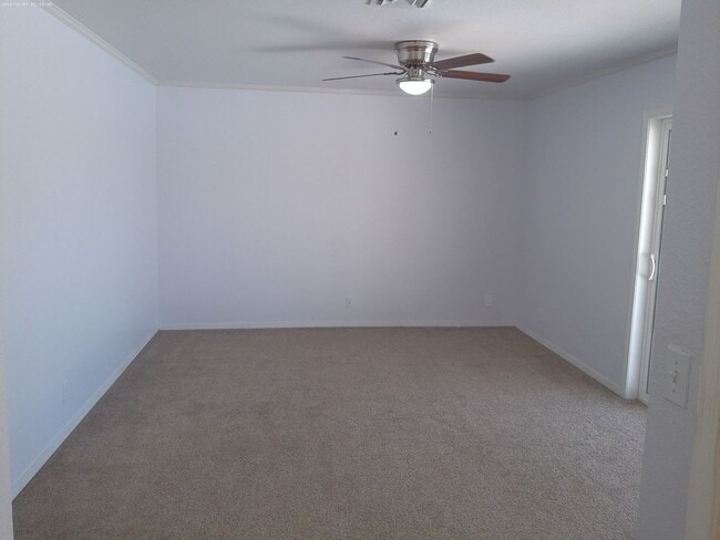 Building Photo - Pool Home 3 bedroom 2 bathroom Long term