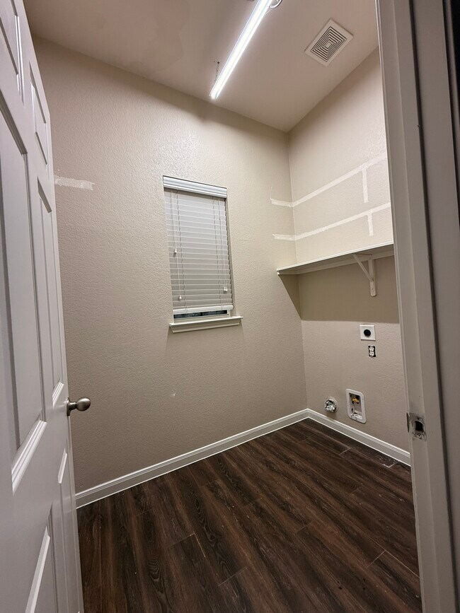 Building Photo - 23603 Maple Vista Ln