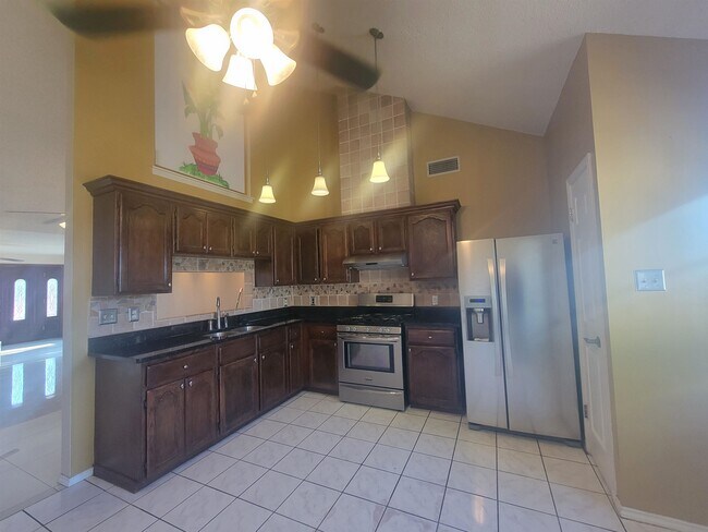 Building Photo - 702 Zebra Dr