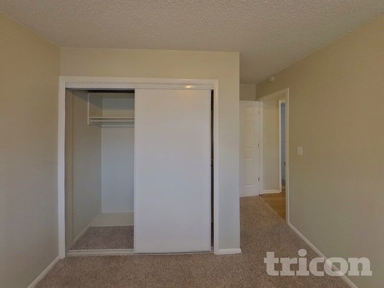 Building Photo - 4985 Montebello Dr