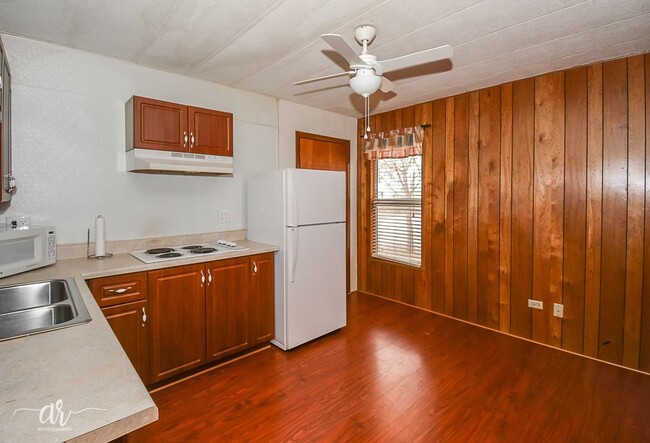 Building Photo - 302 Western Hills Dr