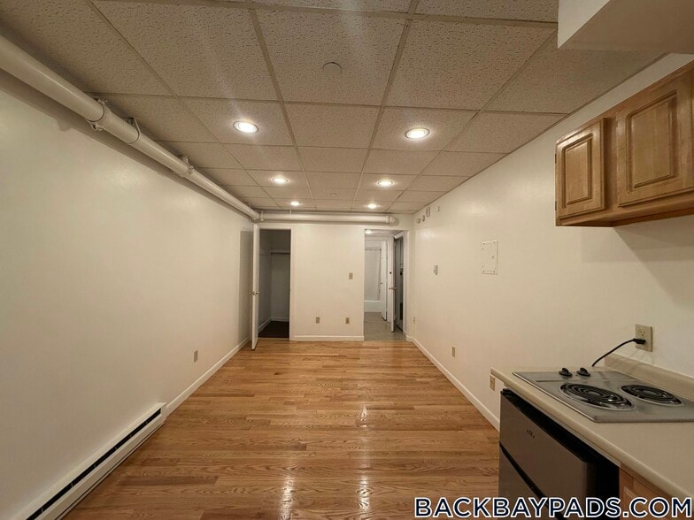 Building Photo - 405 Beacon St