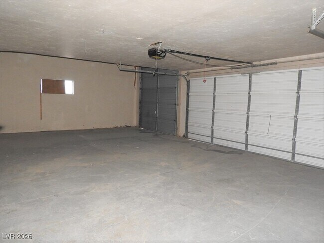 Building Photo - 2220 W Bell Vista Ave