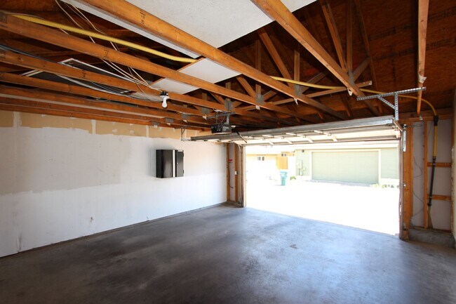 Building Photo - 1478 E Ivy Ln