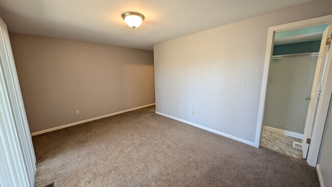 Building Photo - Single level 3 bedroom 2 bath home in the ...