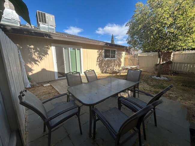 Building Photo - 5901 Moss Creek Cir