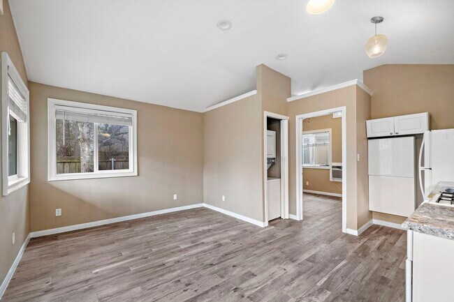 Building Photo - 6302 Hickorycrest Dr