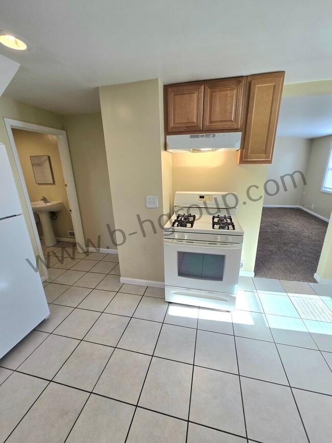 Building Photo - 5004 28th Ave