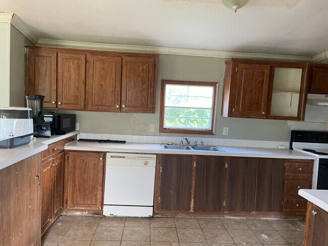 Building Photo - 3 Bed, 2 Bath, 1,280 sq ft singlewide mobi...