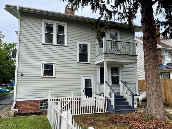 Building Photo - 2091 Carabel Ave