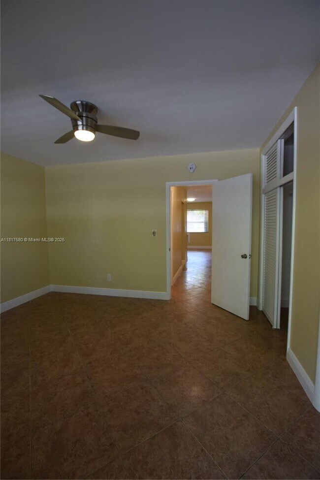 Building Photo - 2915 Plunkett St
