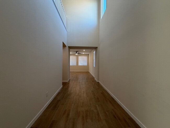 Building Photo - GORGEOUS 4 BED 3 BATH 2 CAR GARAGE SINGLE FAMILY HOME W/ LOFT, VAULTED ENTRYWAY, BACKYARD, AND BE...