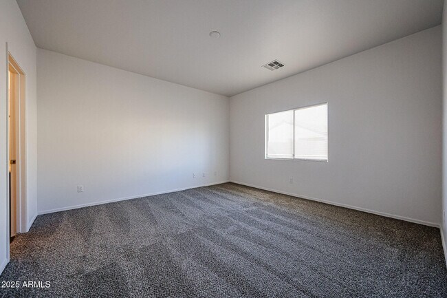 Building Photo - 5318 W Shumway Farm Rd