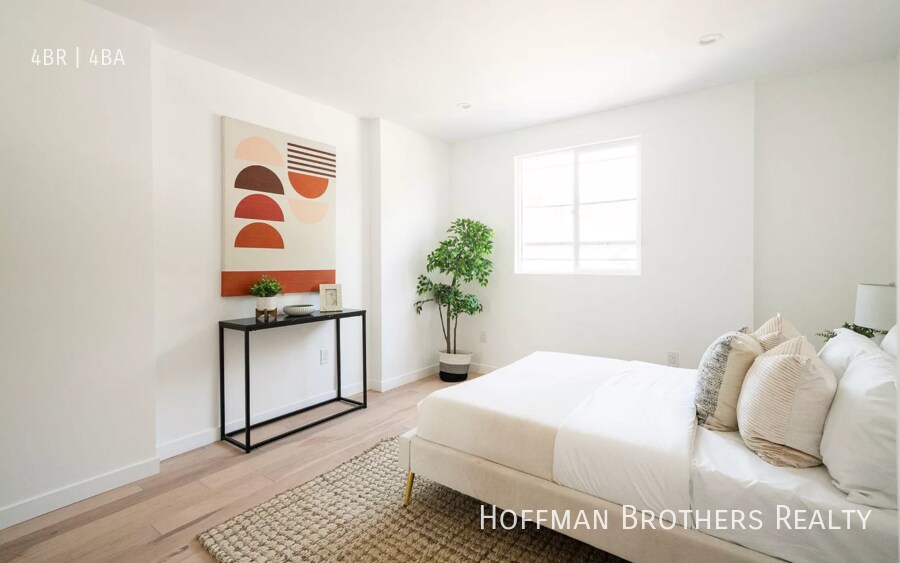 Building Photo - 2683 Roseview Ave