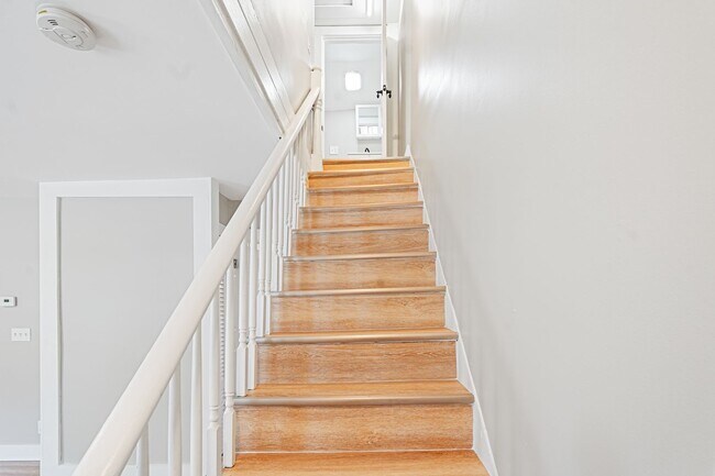 Building Photo - rent to own newly renovated condo