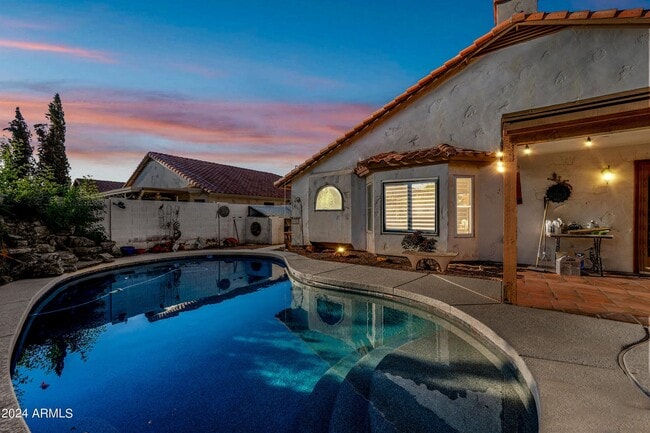 Building Photo - 473 W Smoke Tree Rd