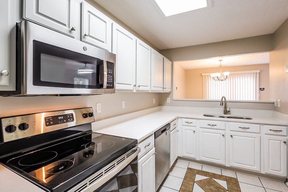 Building Photo - 4439 Connaught Dr E
