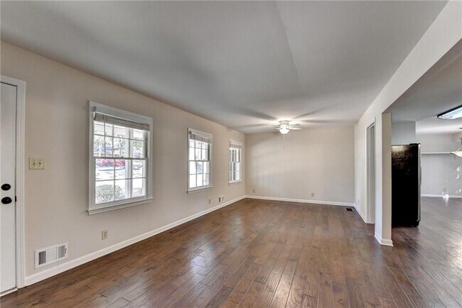 Building Photo - 478 Dorsey Cir SW