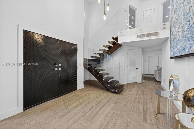 Building Photo - 3231 Salzedo St