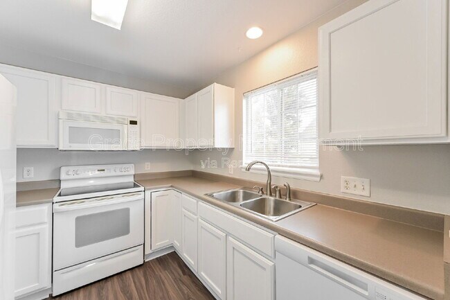 Building Photo - 1495 Red Cliff Way