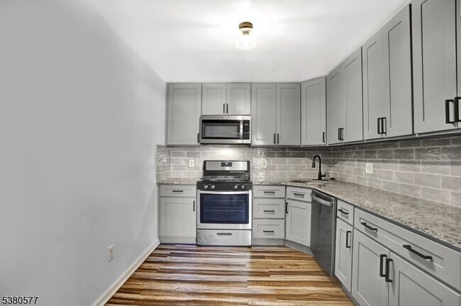 Building Photo - 94 13th Ave